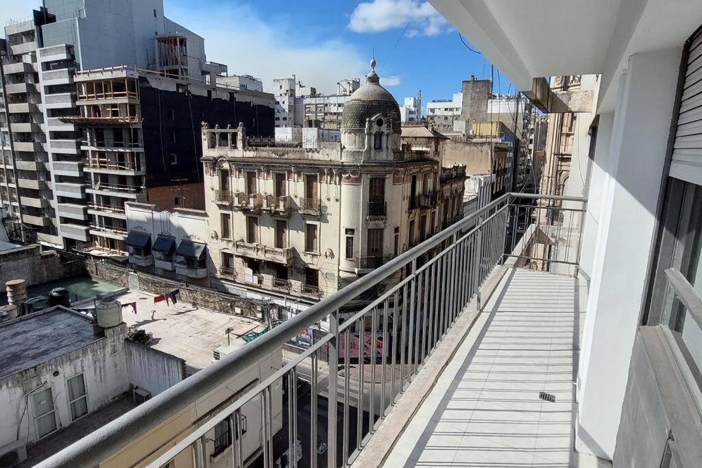 A metros del Parana - Calle Santa Fe Rosario Esterno foto